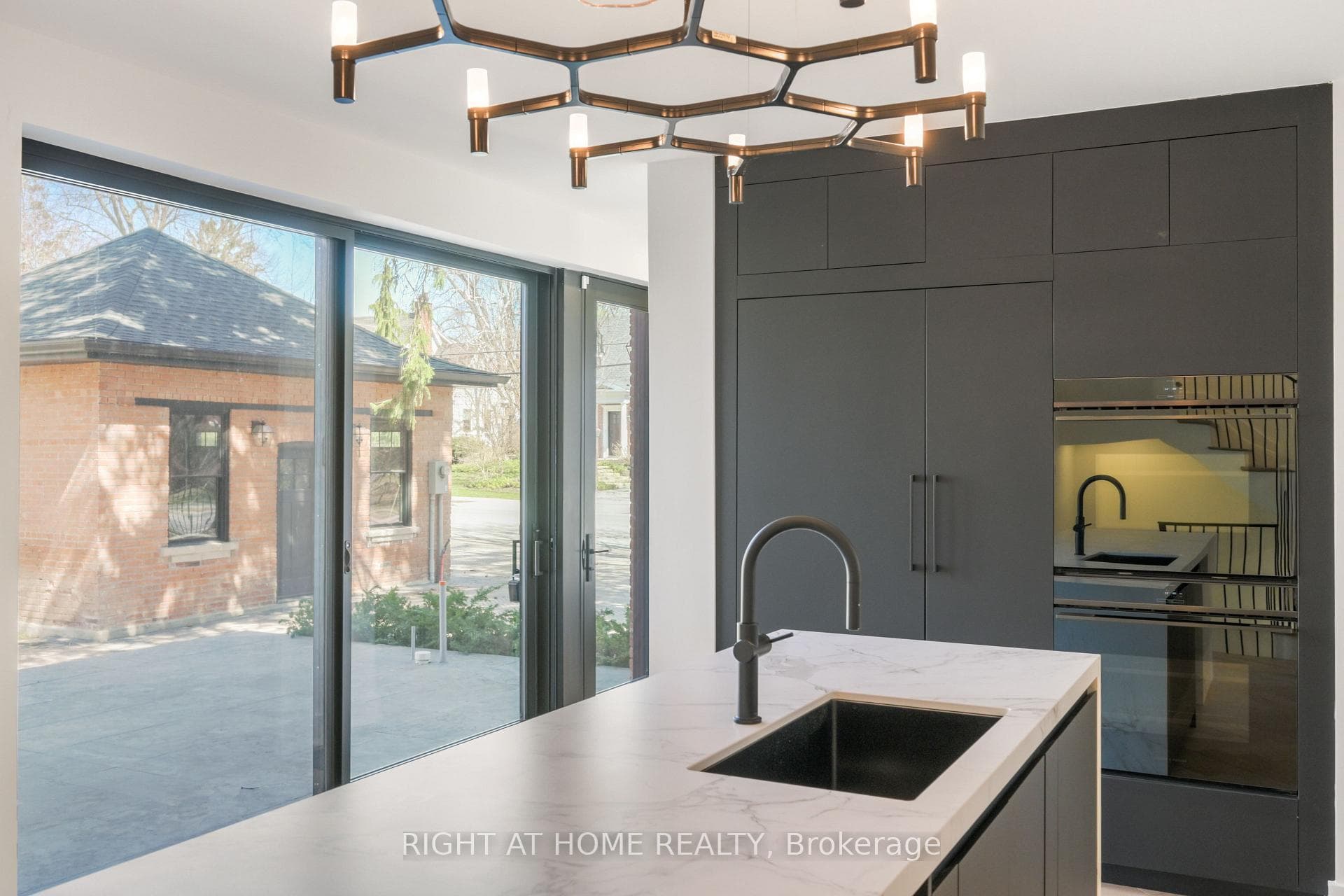 2187 Lakeshore Road - Detached photo 9 of 28 in Burlington, Ontario