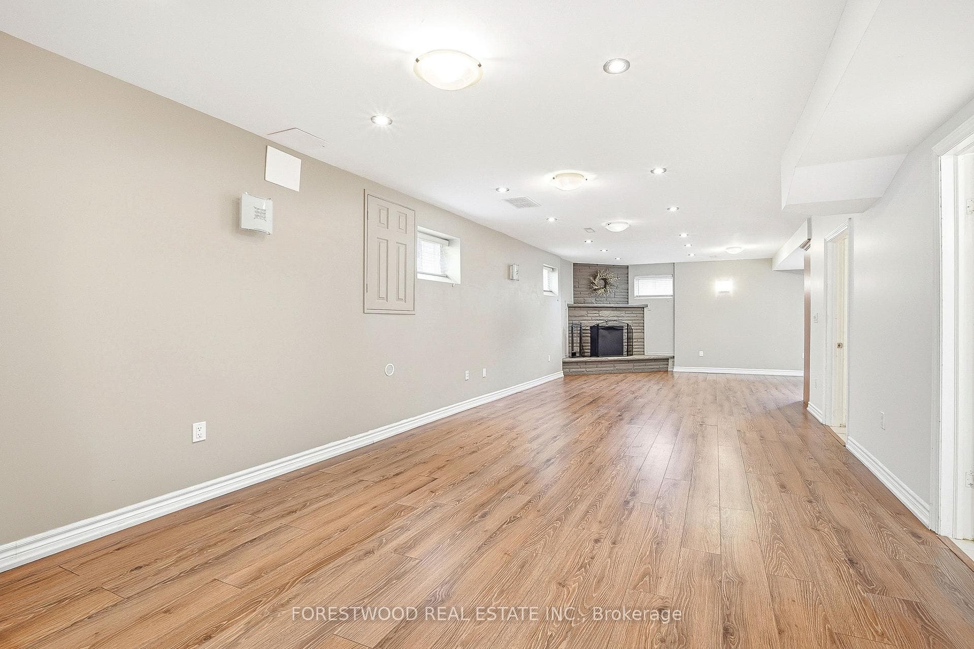 69 Surbray Grove - Semi-Detached photo 34 of 46 in Mississauga, Ontario