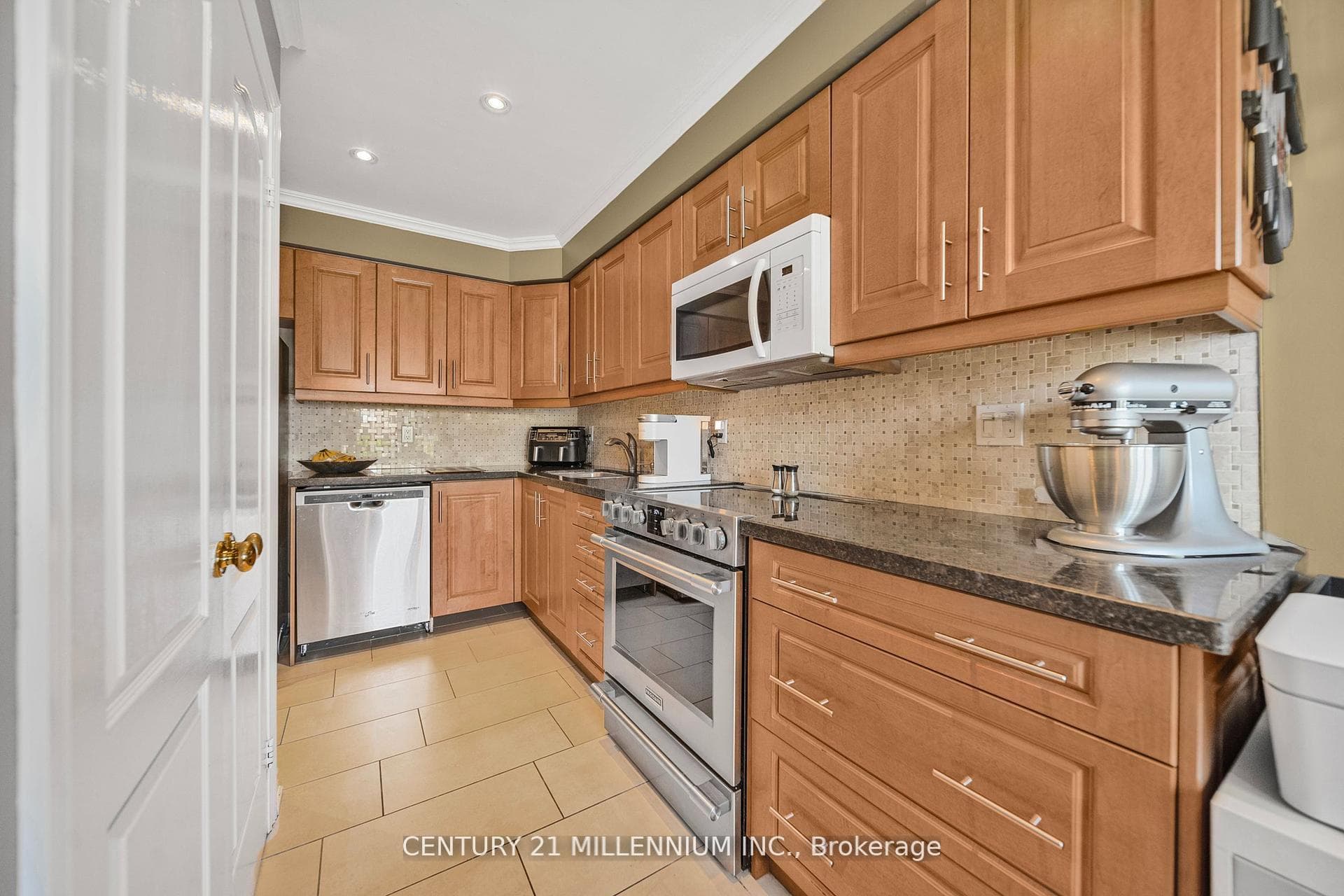 34 Gardenia Way - Townhouse photo 14 of 36 in Caledon, Ontario