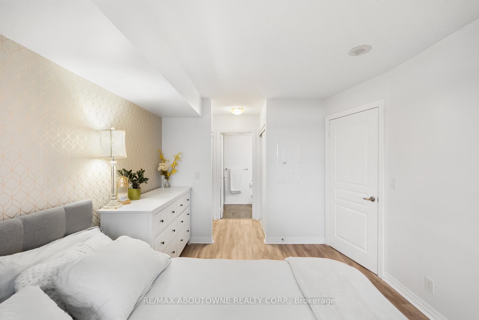 1940 Ironstone Drive Unit 808 - Condo photo 21 of 33 in Burlington, Ontario