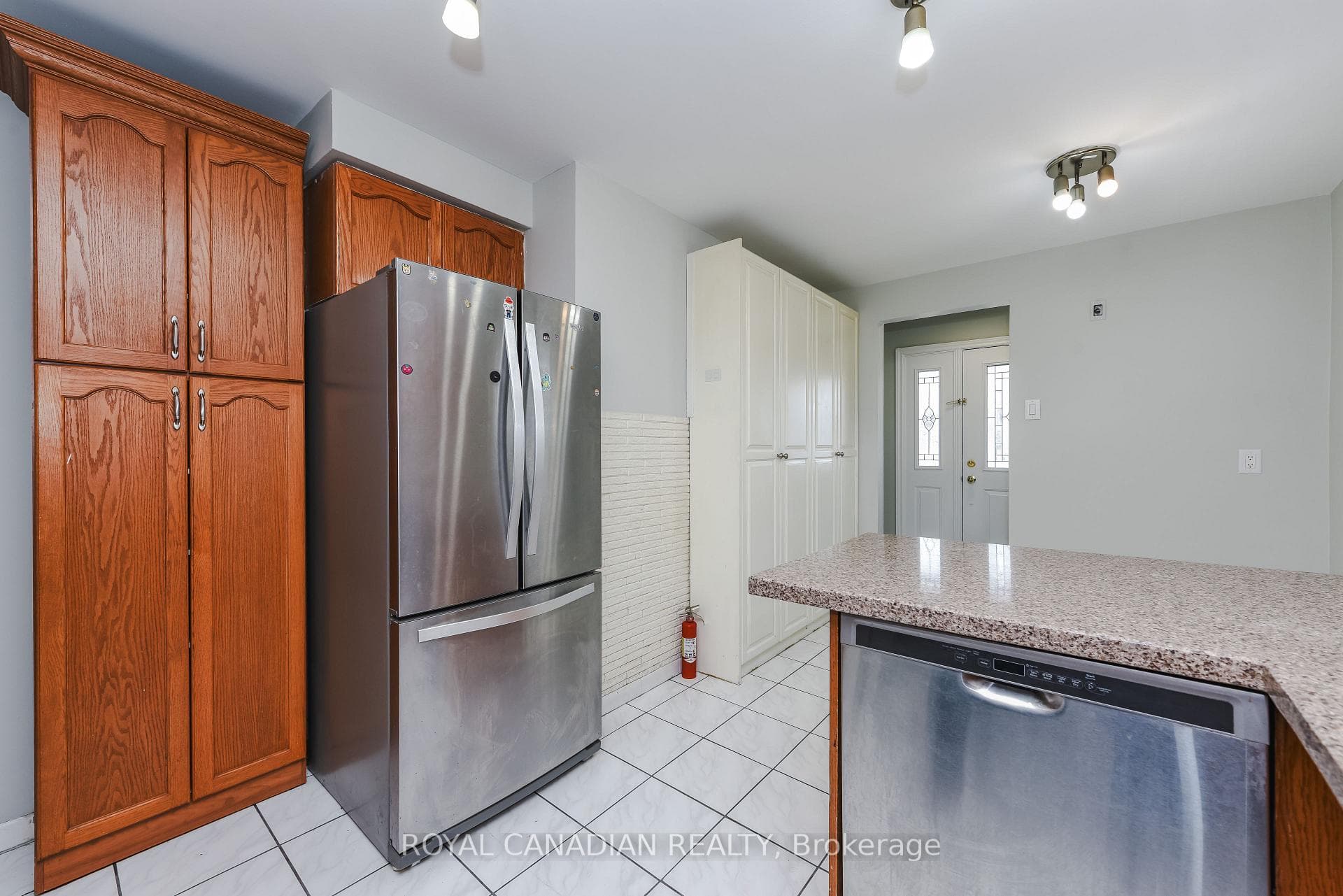 7566 Lockington Crescent - Detached photo 6 of 48 in Mississauga, Ontario