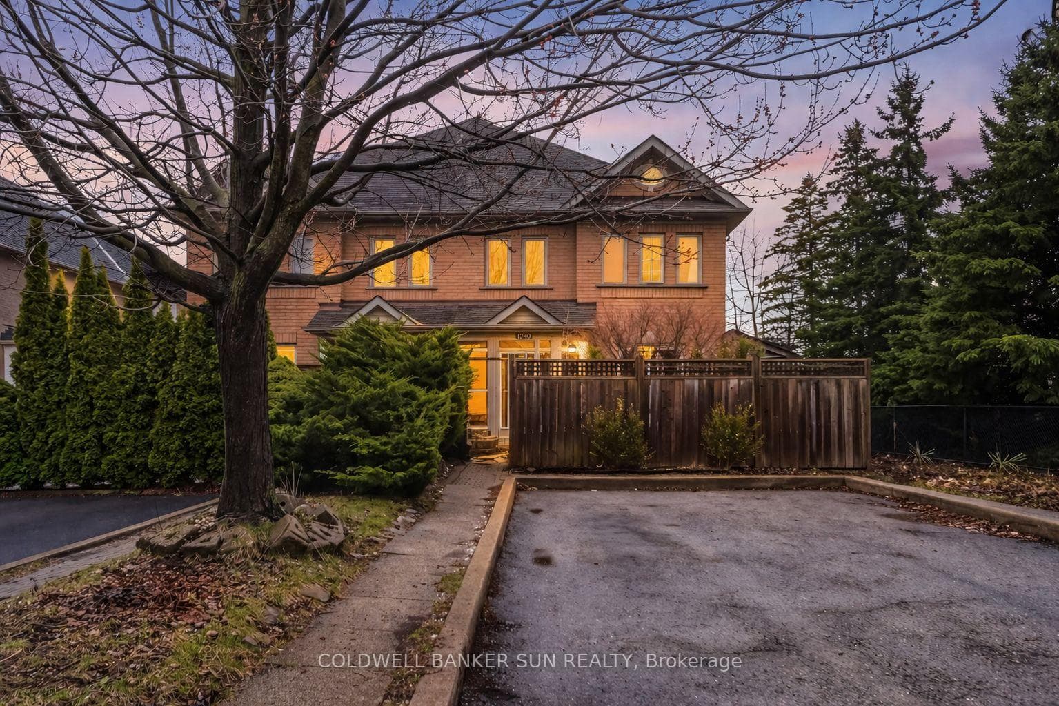 240 Pressed Brick Drive - Townhouse for sale in Mount Pleasant, Ontario