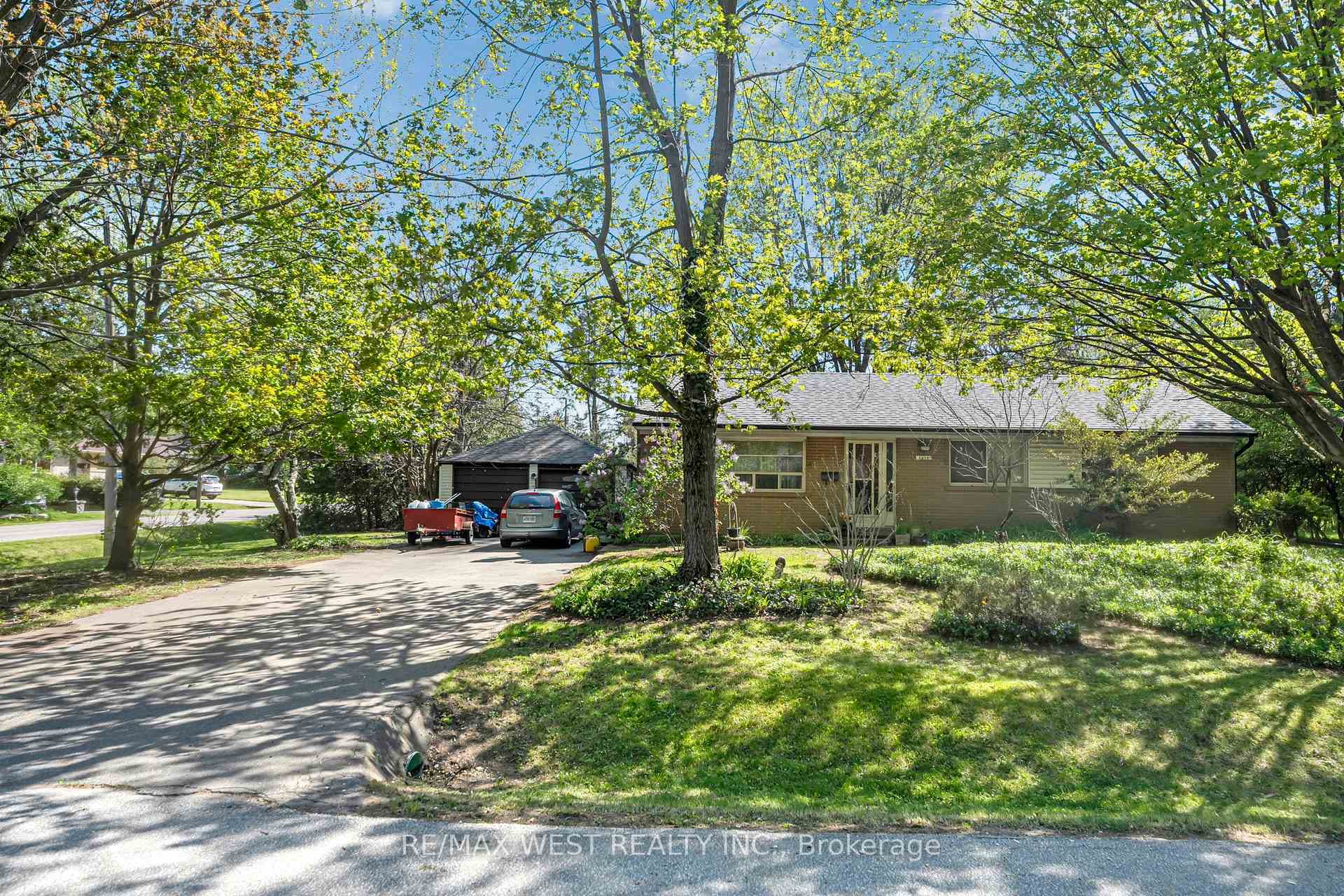 1610 Magenta Court - Detached photo 8 of 14 in Mississauga, Ontario