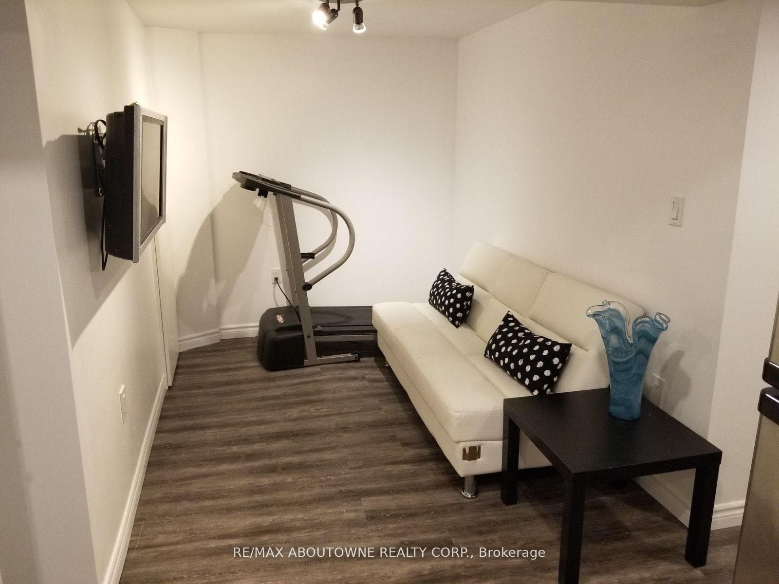 1601 Sandgate Crescent - Semi-Detached photo 26 of 35 in Mississauga, Ontario