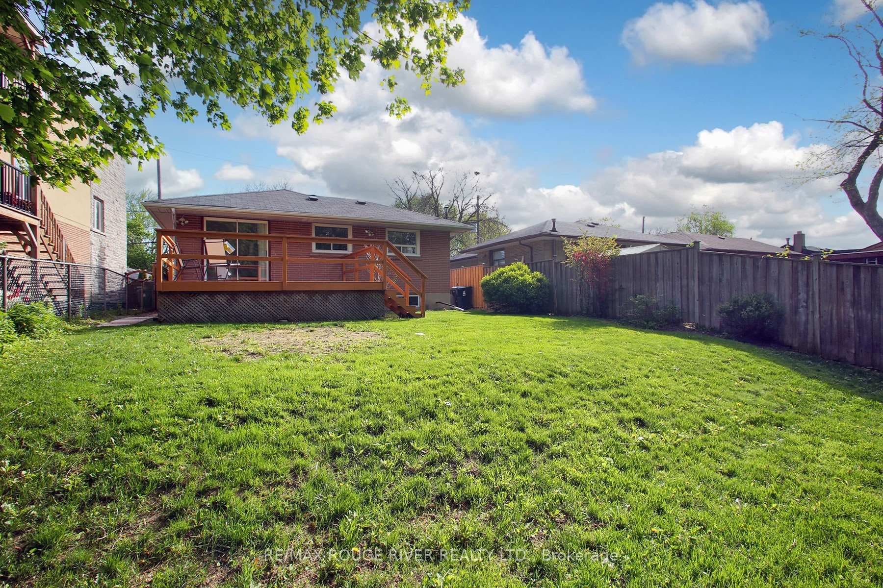 19 Thornbeck Drive - Detached photo 4 of 25 in Scarborough (West Hill / Highland Creek), Ontario
