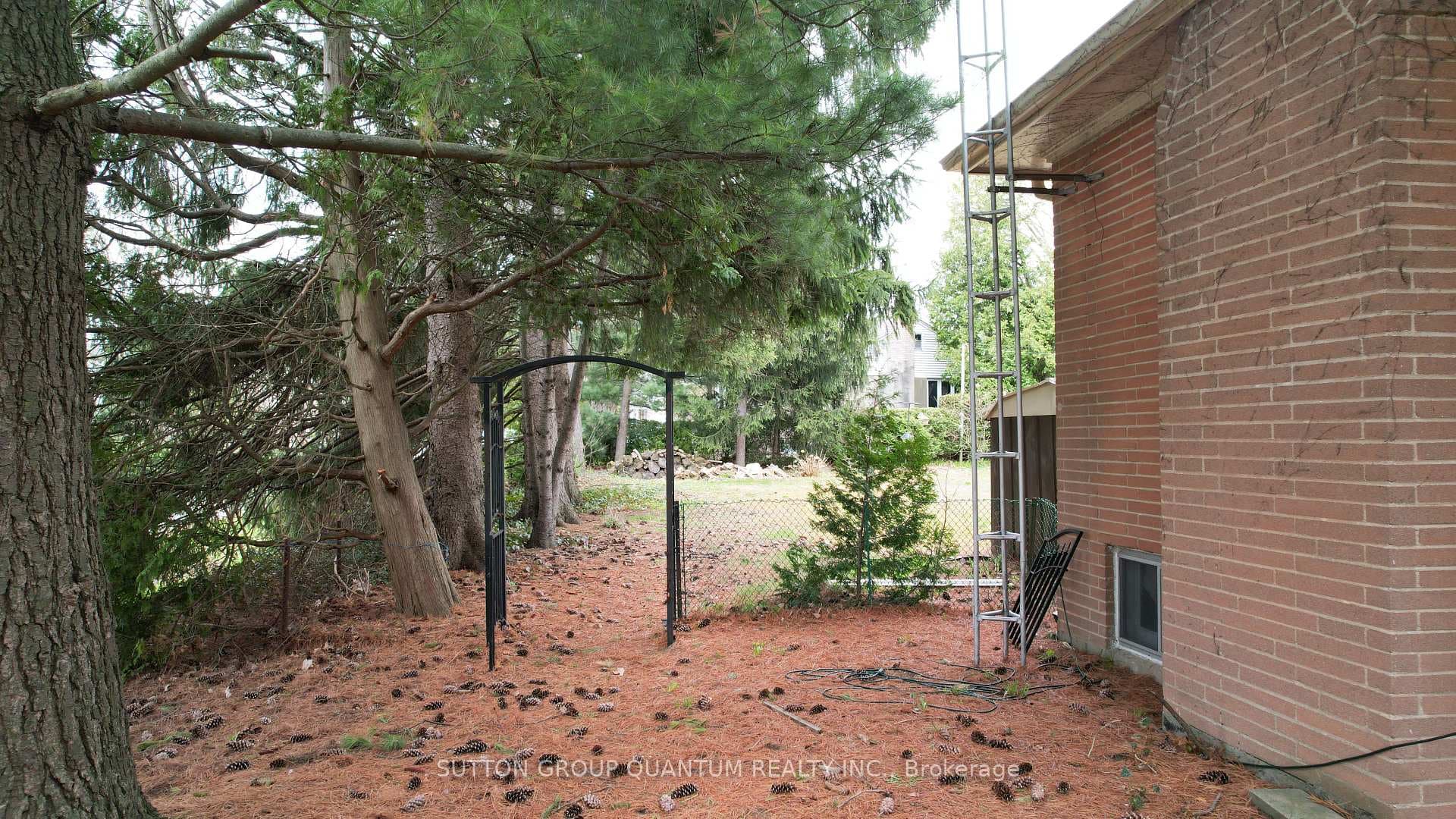 394 Maplehurst Avenue - Detached photo 4 of 18 in Oakville, Ontario
