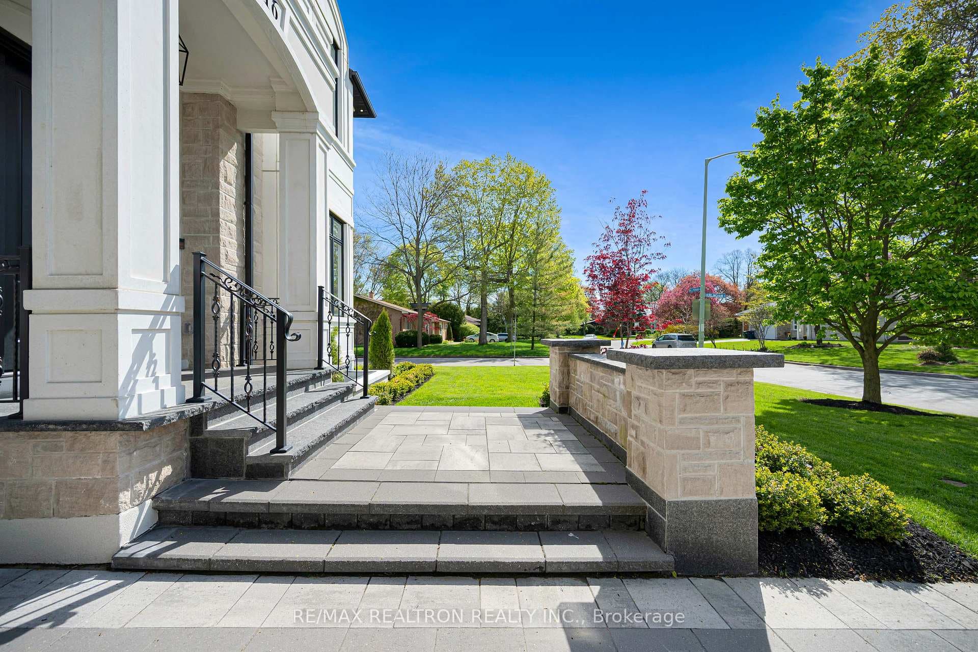 16 Ballyronan Road - Detached photo 4 of 37 in Don Mills / Parkwoods / Victoria Village, Ontario