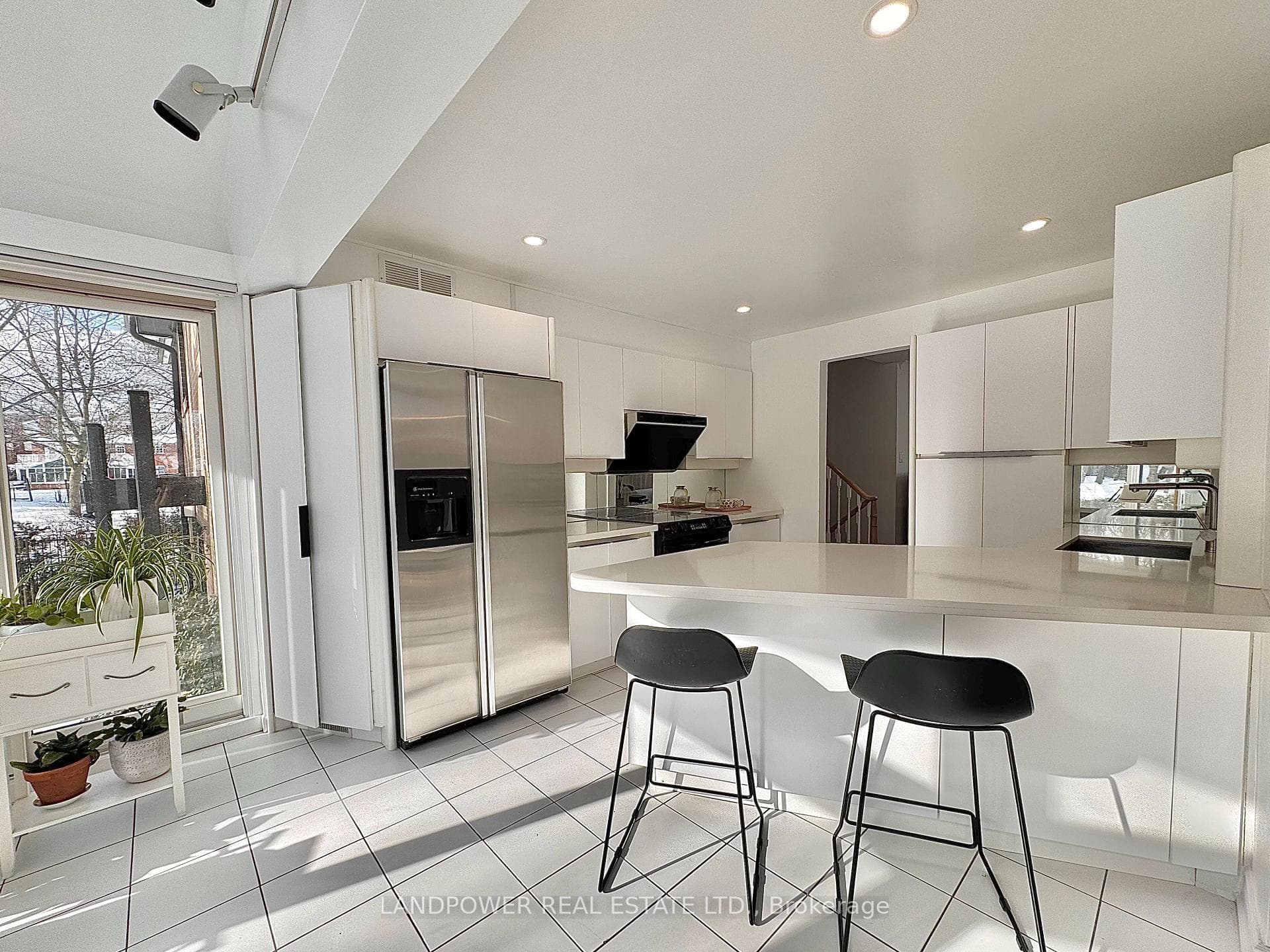 9 Alderdale Court - Detached photo 7 of 20 in Don Mills / Parkwoods / Victoria Village, Ontario