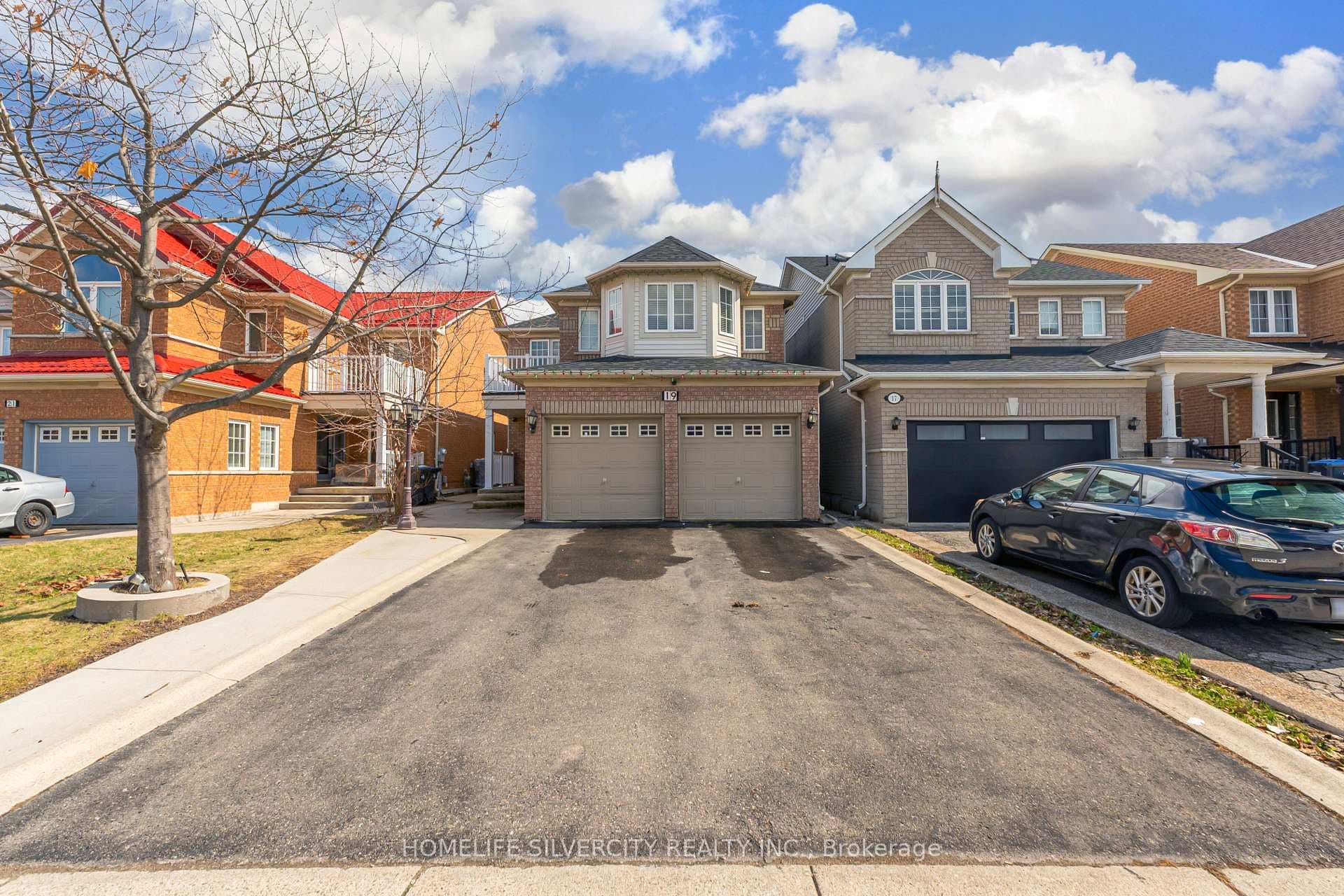 19 Vintage Gate - Detached photo 2 of 50 in Brampton, Ontario