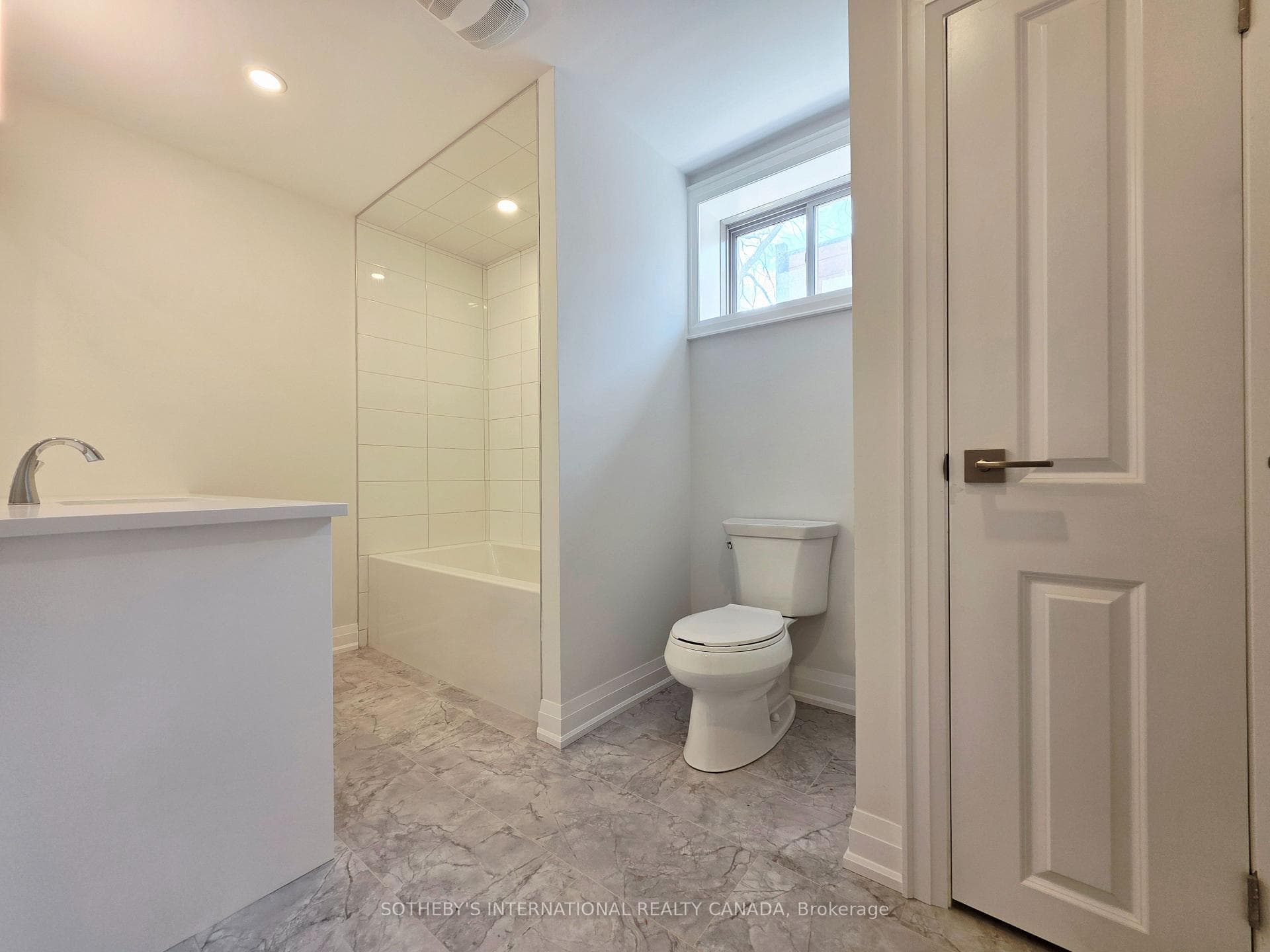 516 Markay Common - Detached photo 16 of 24 in Burlington, Ontario