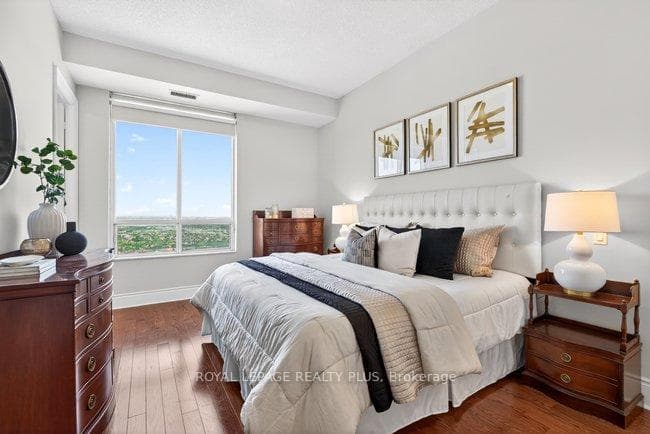 35 Kingsbridge Garden Circle Unit TPH4 - Condo photo 26 of 50 in Mississauga, Ontario