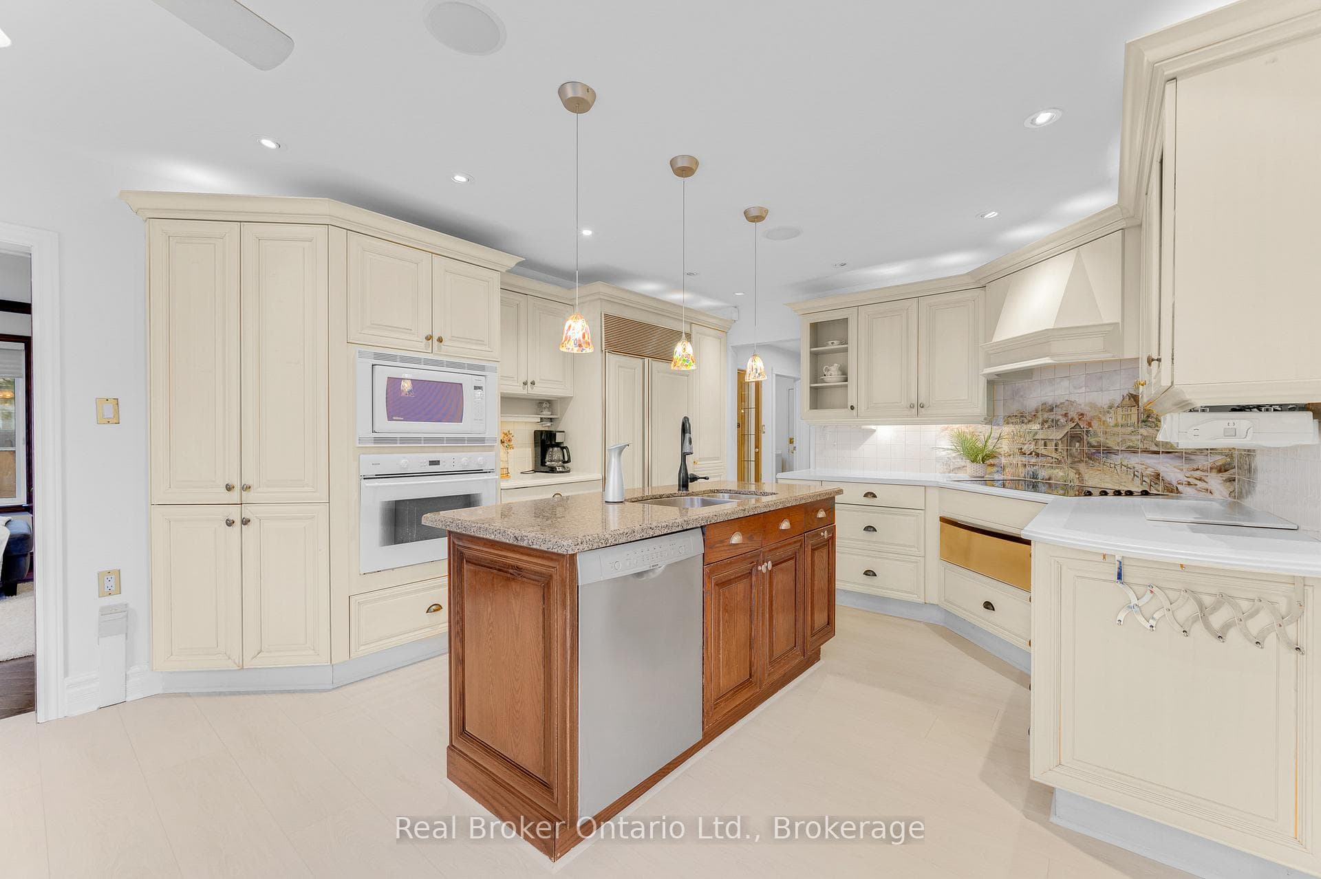 6366 Miller's Grove - Detached photo 15 of 46 in Mississauga, Ontario