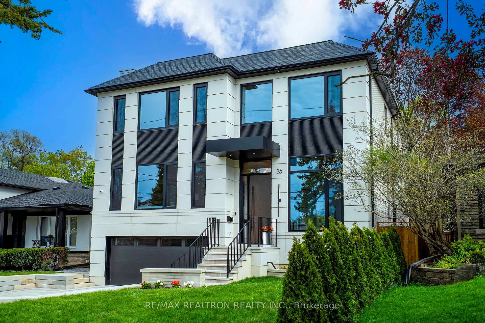 35 Foxwarren Drive - Detached photo 2 of 47 in Hillcrest Village / Bayview Village, Ontario