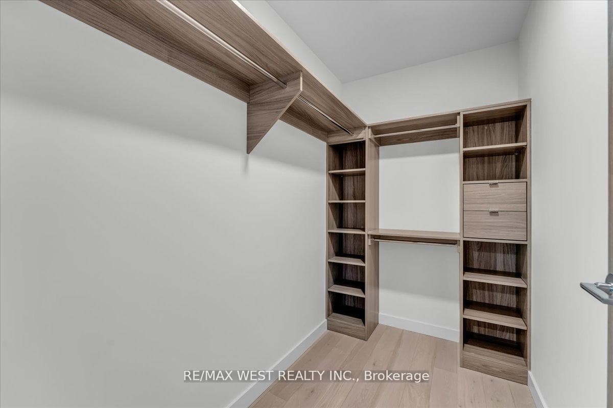 1 Concord Cityplace Way Unit 5709 - Condo photo 28 of 44 in Downtown Toronto / Waterfront, Ontario