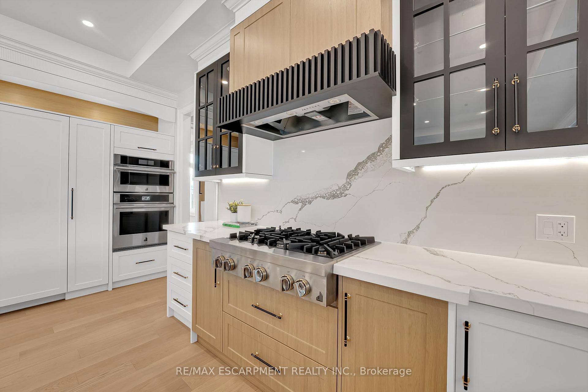383 Wadsworth Street - Detached photo 12 of 46 in Oakville, Ontario