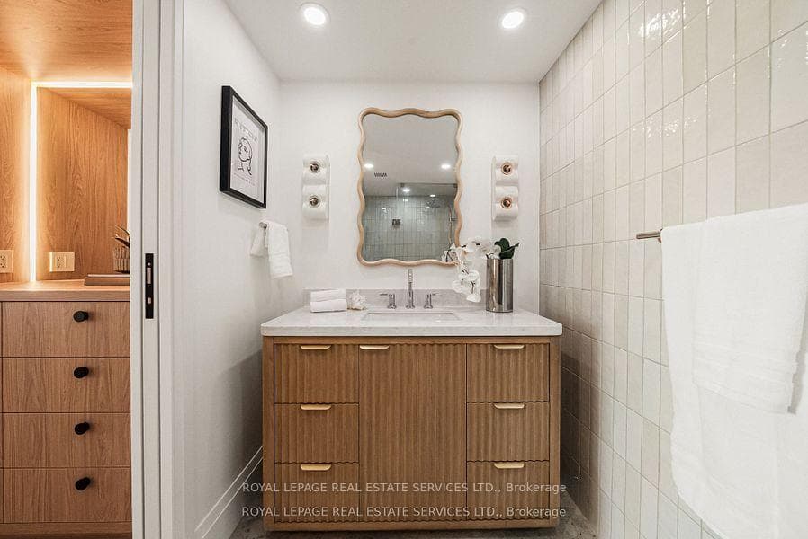 349 St Clair Avenue Unit 402 - Condo photo 23 of 30 in Annex / Yorkville / Summerhill, Ontario