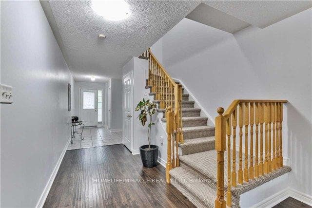 34 Ridgemore Crescent - Detached photo 2 of 8 in Brampton, Ontario