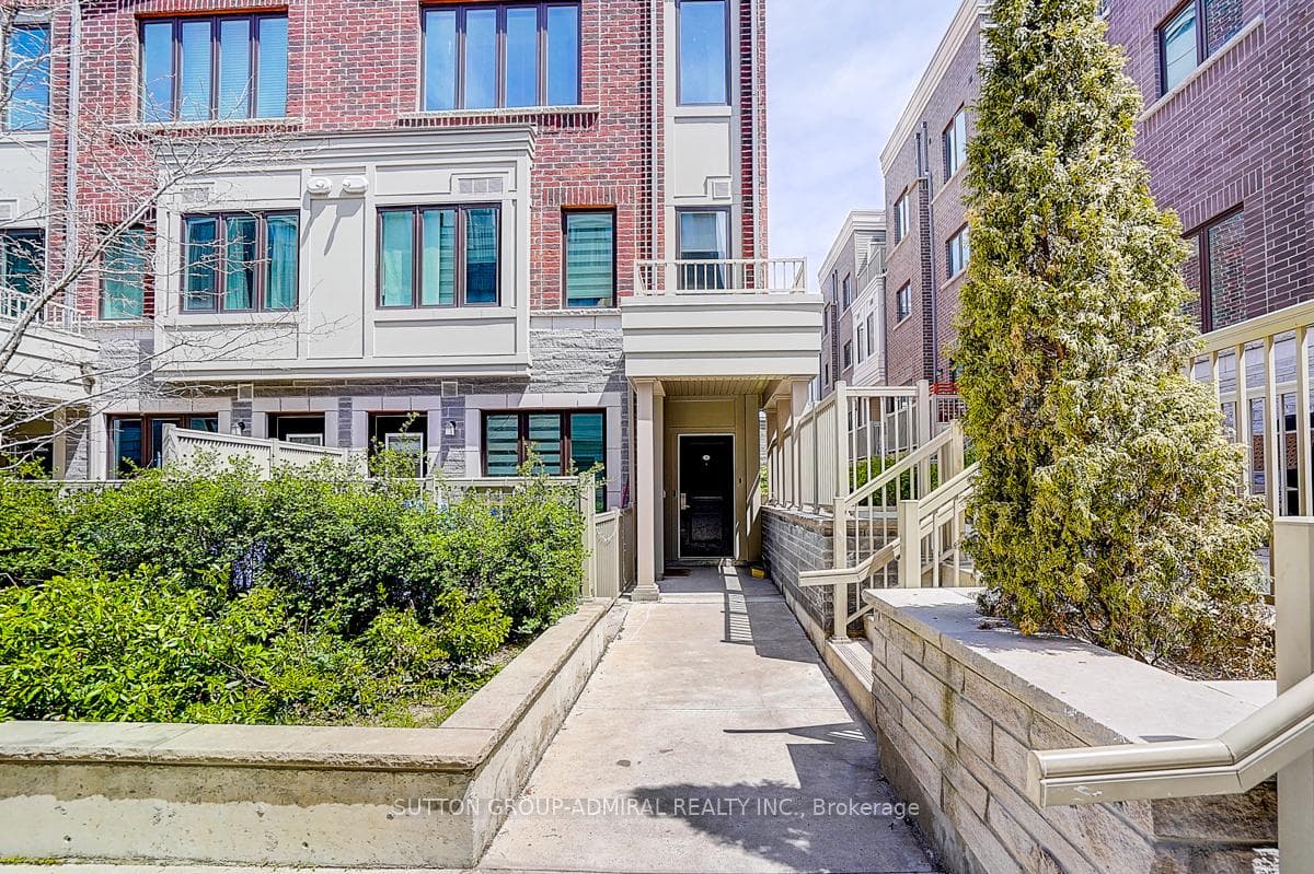 85 Eastwood Park Gardens Unit 18 - Condo photo 3 of 33 in Liberty Village / Parkdale / South Parkdale, Ontario