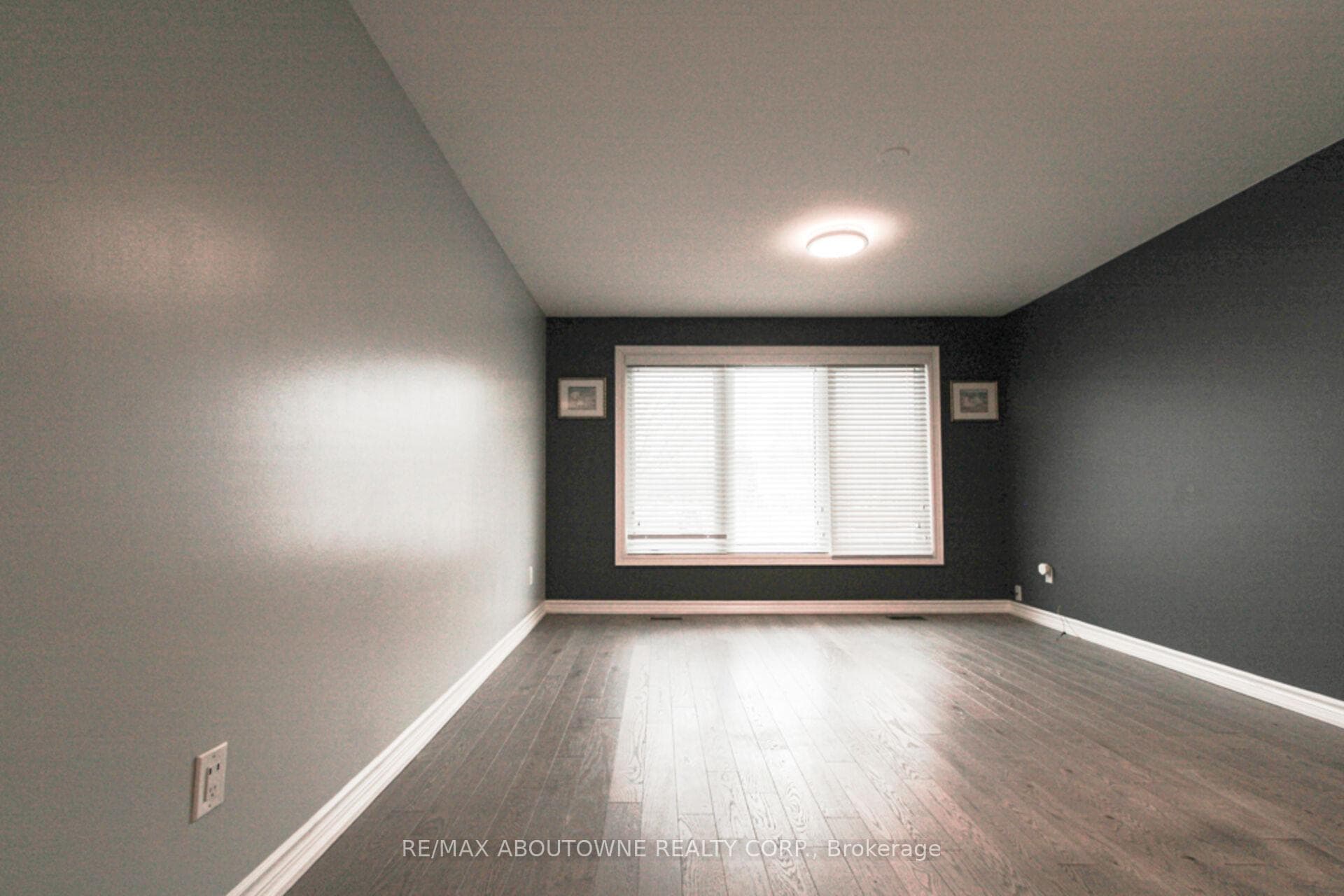 1601 Sandgate Crescent - Semi-Detached photo 3 of 35 in Mississauga, Ontario