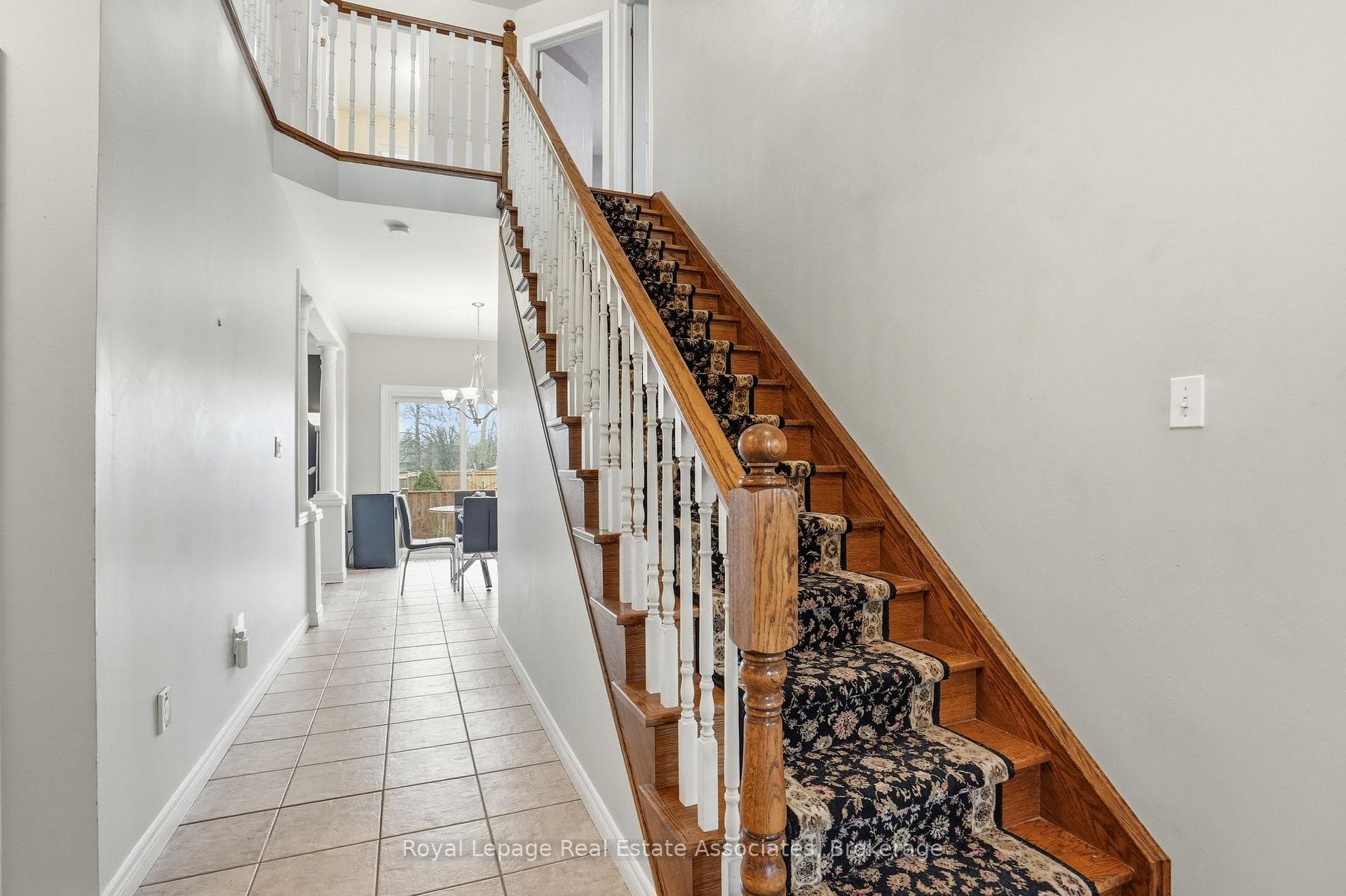 486 Delaney Court - Detached photo 3 of 48 in Burlington, Ontario