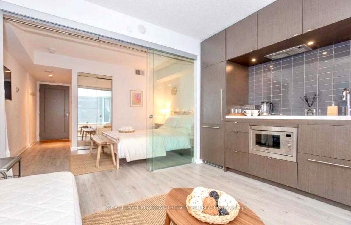 155 Yorkville Avenue Unit 1006 - Condo photo 9 of 14 in Annex / Yorkville / Summerhill, Ontario