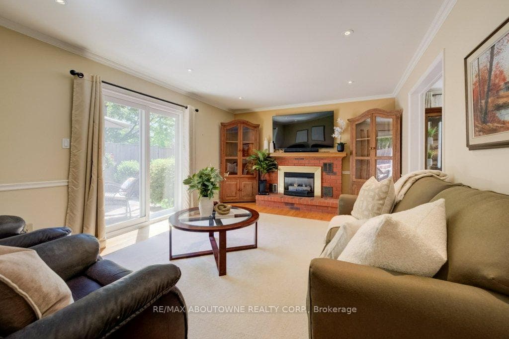 1300 Old Bridle Path - Detached photo 7 of 43 in Oakville, Ontario