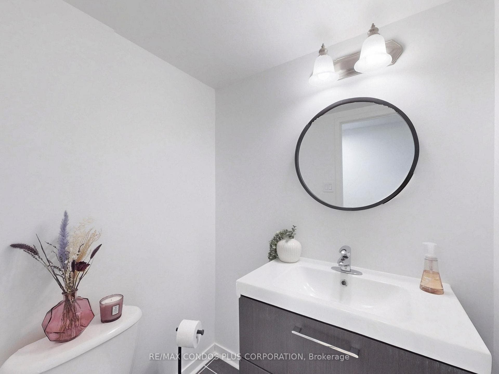 29 Florence Wyle Lane Unit 38 - Condo photo 40 of 43 in Riverdale / Leslieville, Ontario