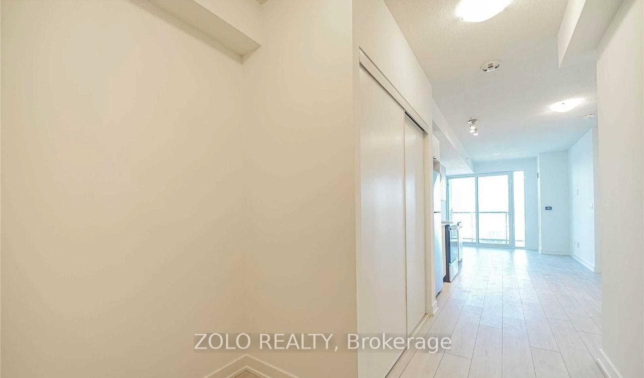 3200 Dakota Common Unit B520 - Condo photo 7 of 11 in Burlington, Ontario