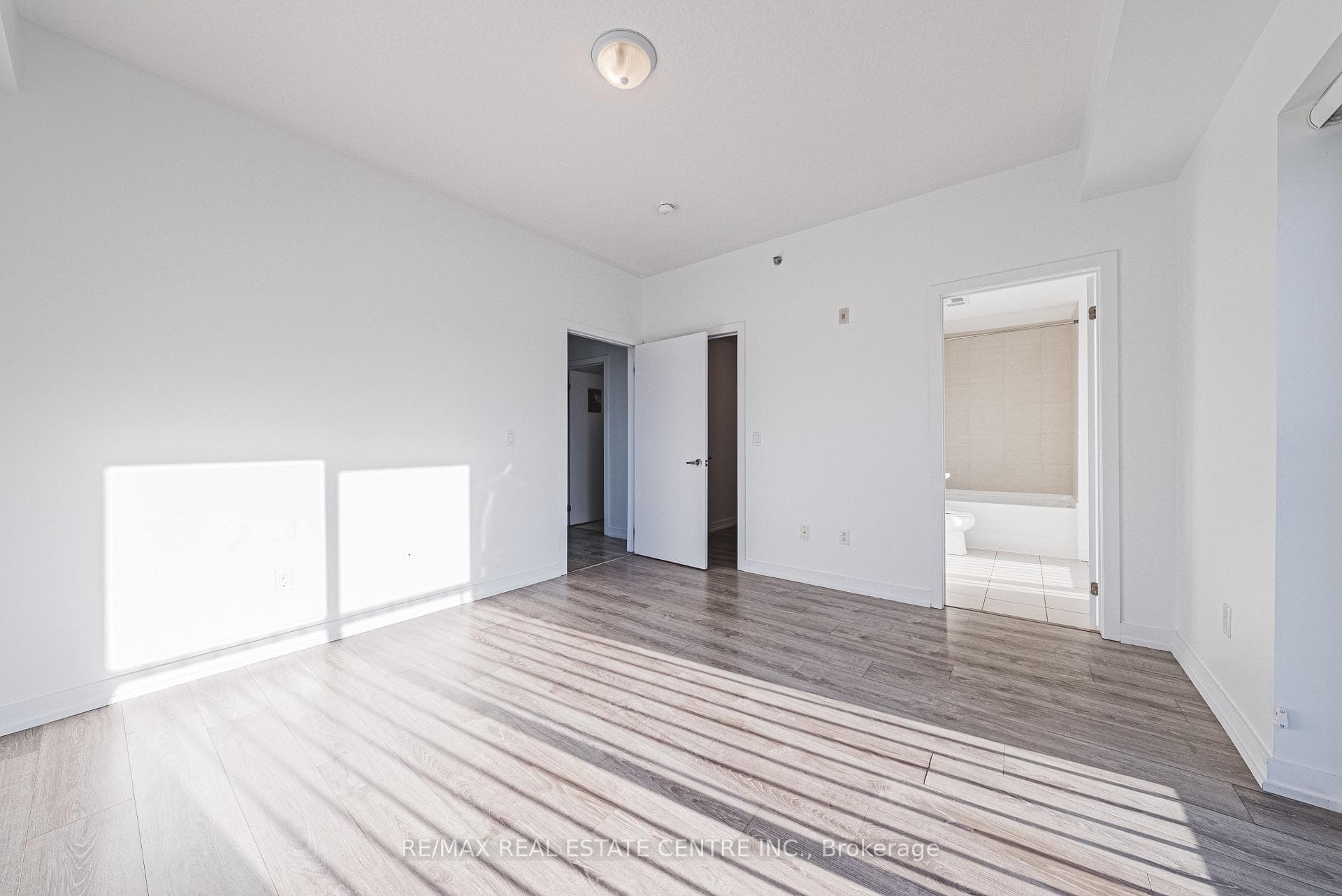 2486 Old Bronte Road Unit 706 - Condo photo 20 of 38 in Oakville, Ontario