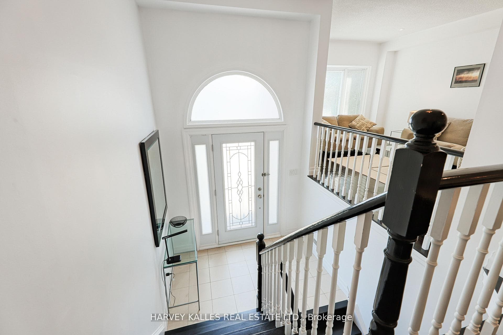 1050 Lindsay Drive - Townhouse photo 2 of 40 in Oakville, Ontario