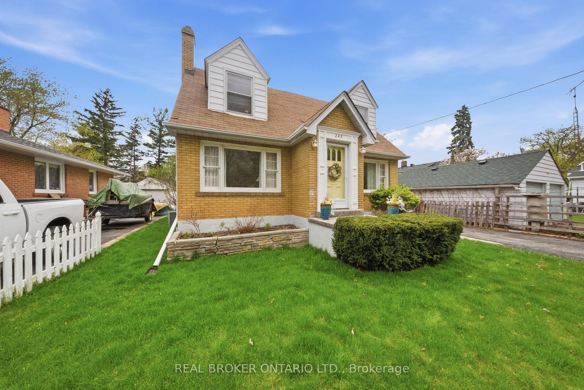 243 Sydney Street - Detached photo 4 of 35 in Milton, Ontario