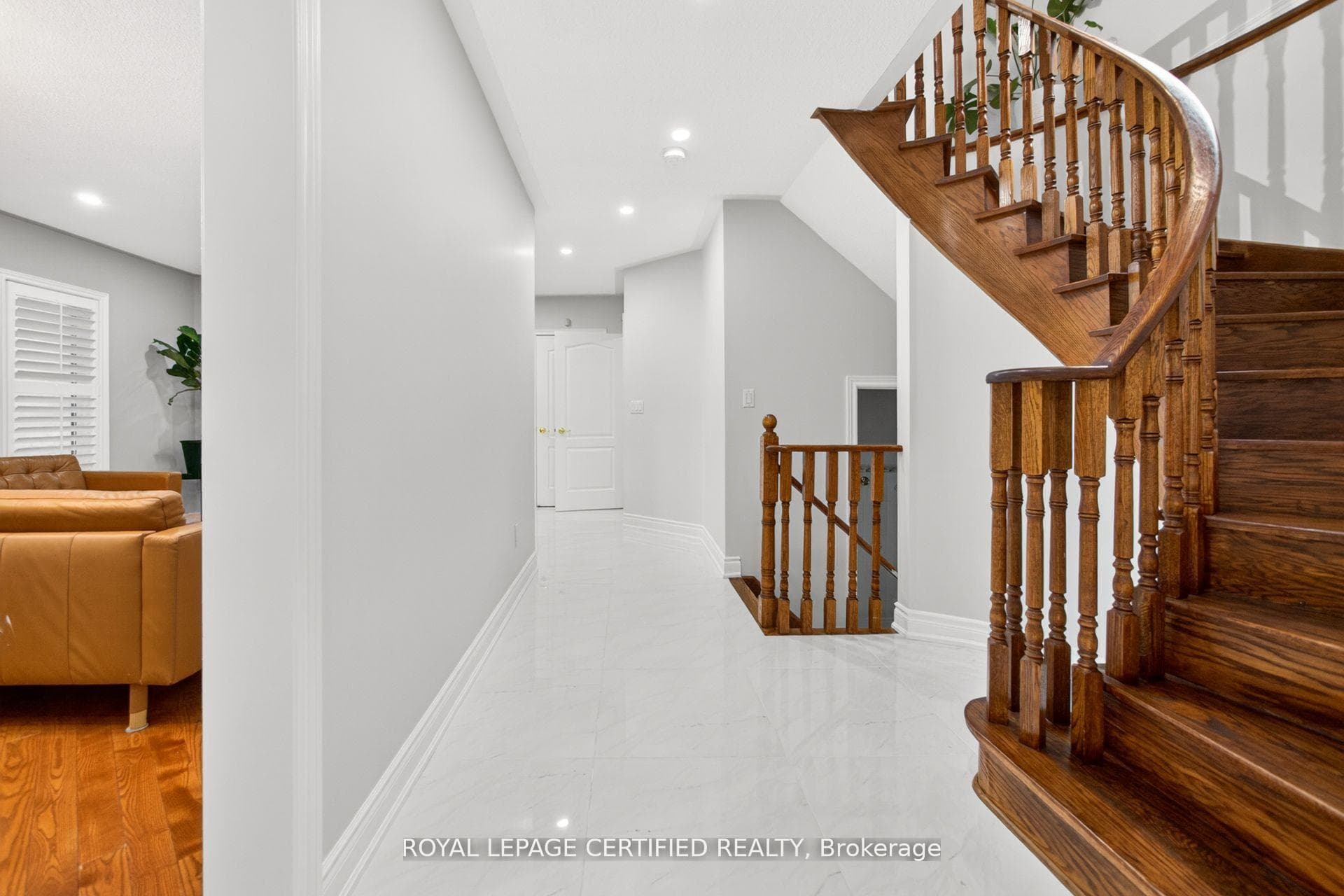 643 Garden Walk - Detached photo 10 of 50 in Mississauga, Ontario