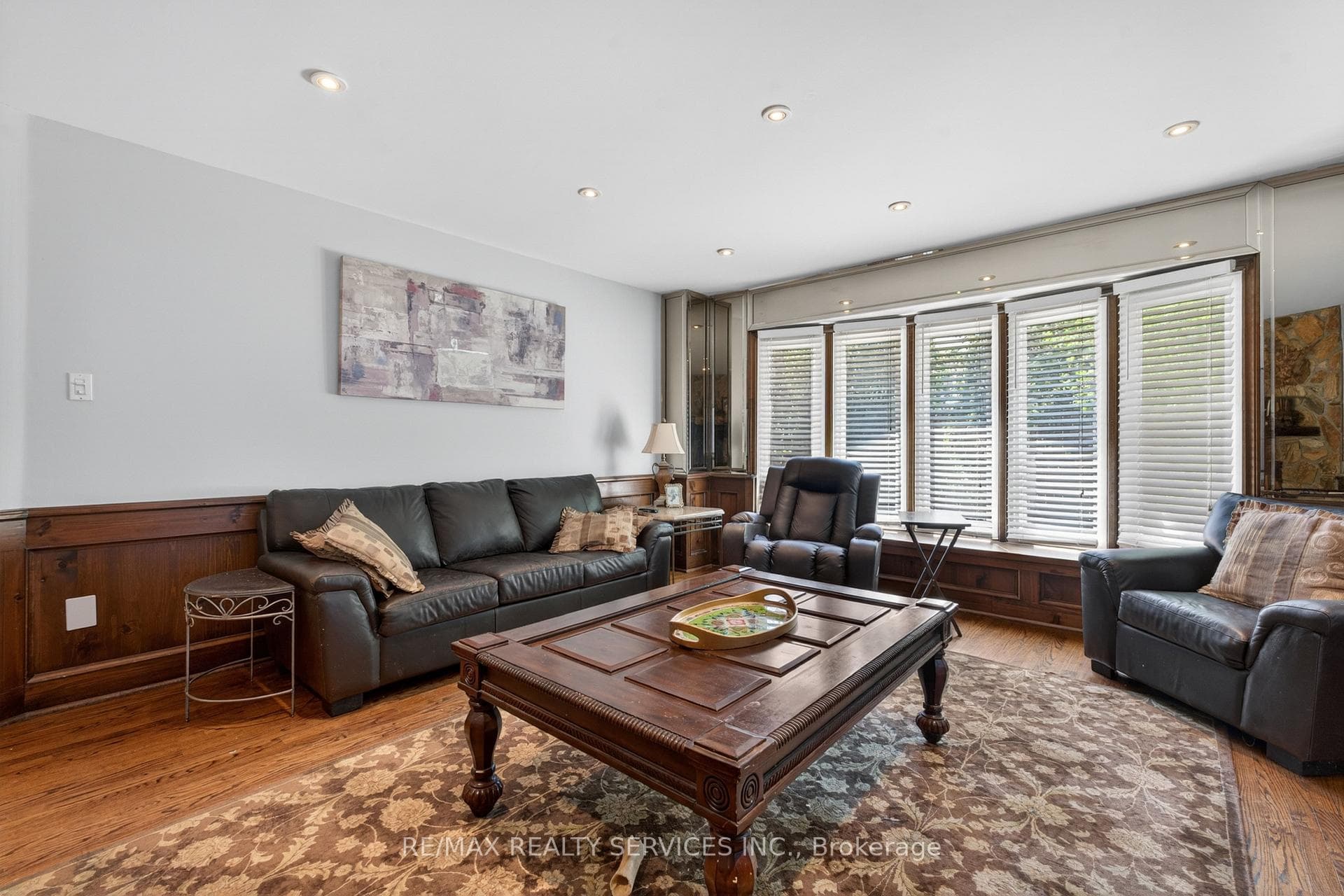 2069 Schoolmaster Circle - Detached photo 21 of 49 in Oakville, Ontario
