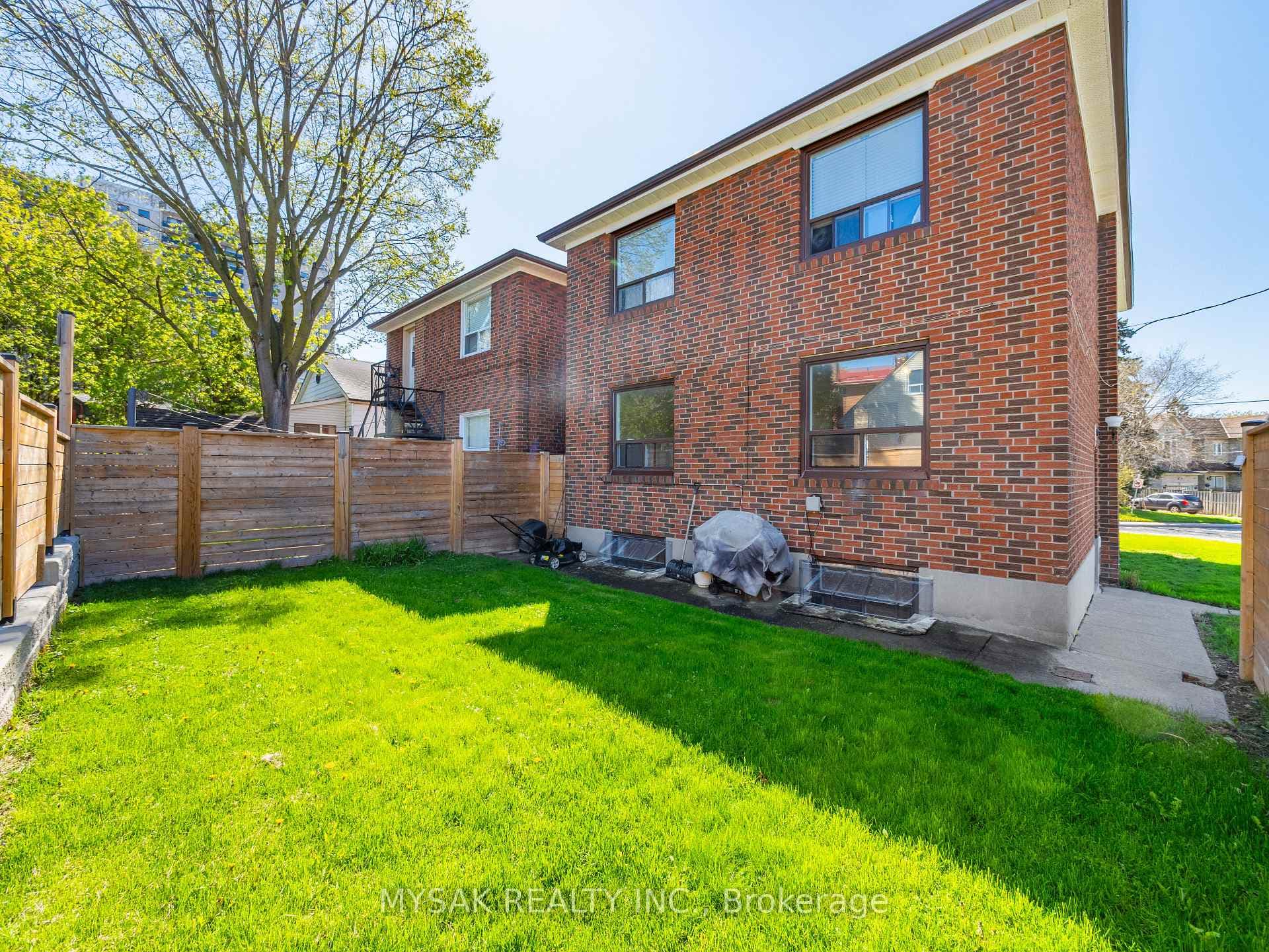 150 Park Street - Multi-Family photo 27 of 28 in Birch Cliff / Cliffside, Ontario