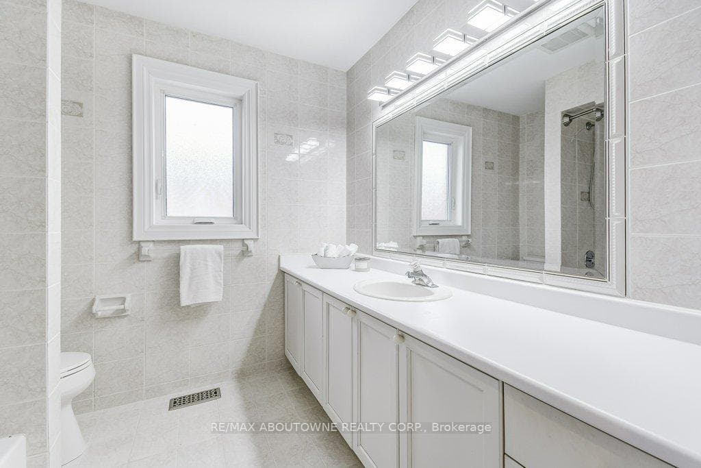2080 Mckerlie Crescent - Detached photo 29 of 50 in Burlington, Ontario
