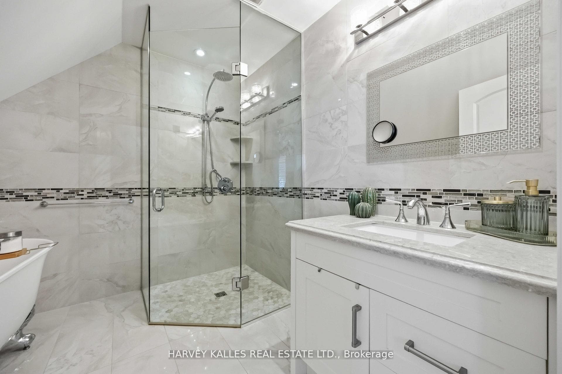 27 Ashley Park Road - Detached photo 28 of 49 in Etobicoke (Islington / Rexdale), Ontario