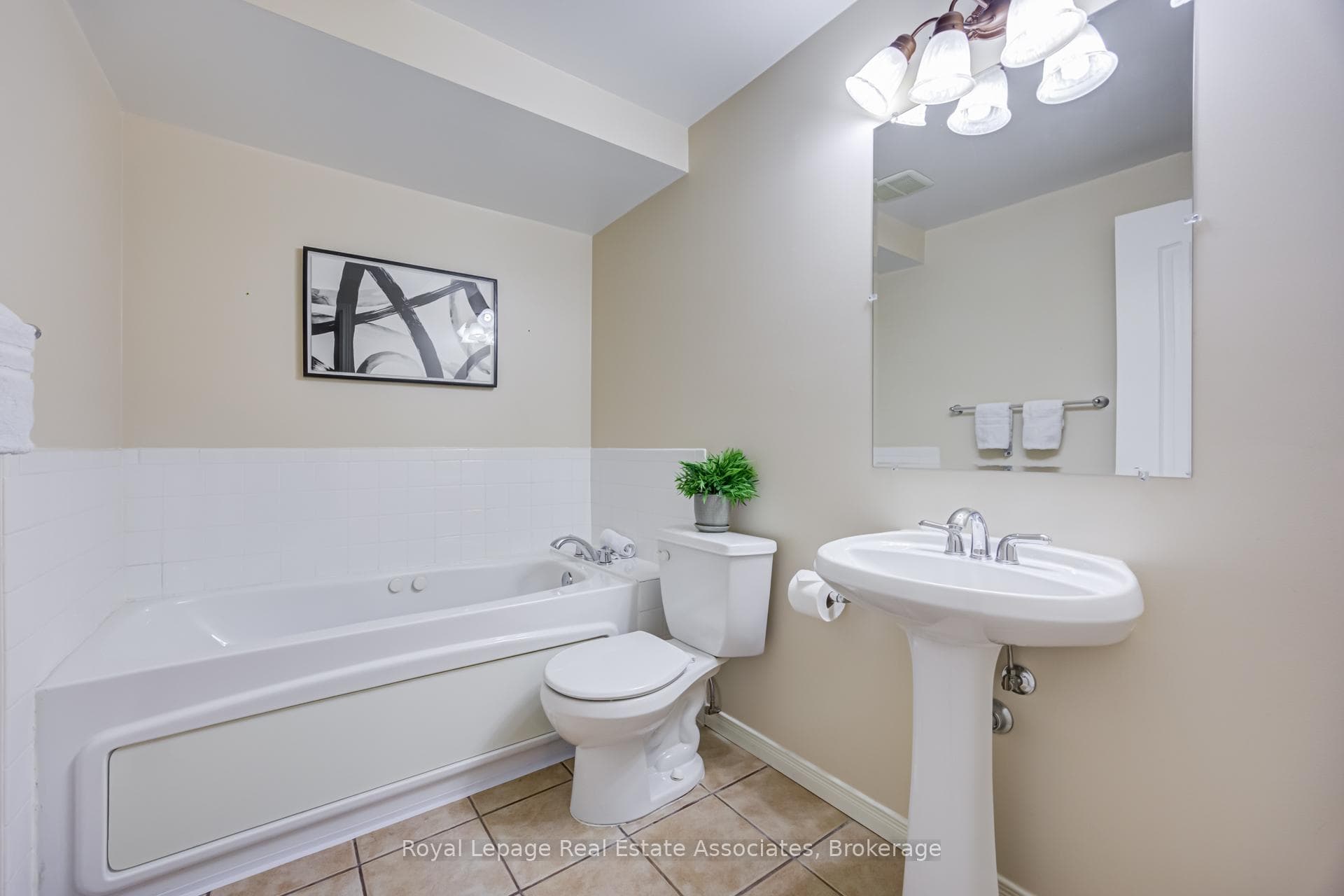 6665 Meteor Court - Detached photo 26 of 39 in Mississauga, Ontario
