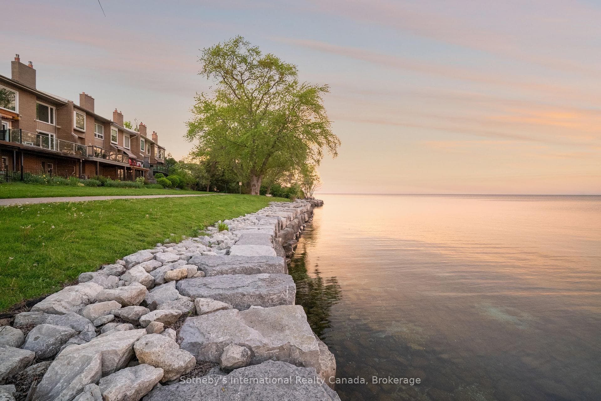 2066 Water's Edge Drive - Townhouse photo 44 of 48 in Oakville, Ontario