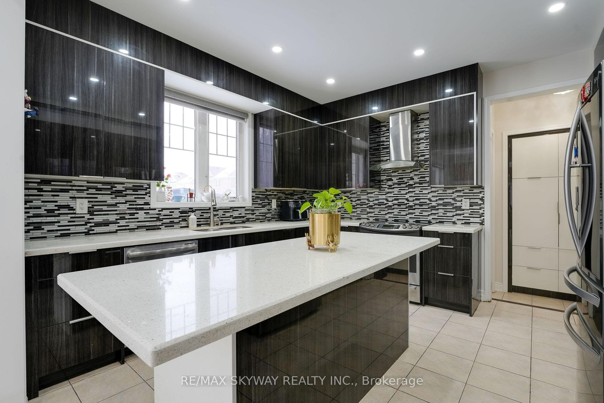 67 Veterans Drive - Detached photo 14 of 50 in Brampton, Ontario