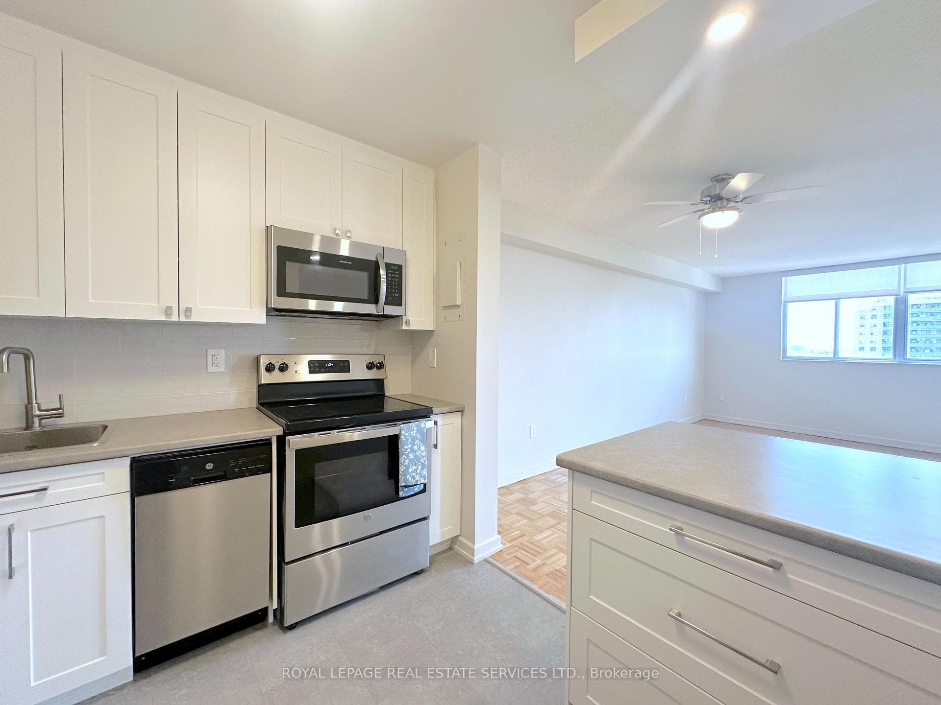 30 Denton Avenue Unit 1023 - Condo photo 4 of 14 in Birch Cliff / Cliffside, Ontario