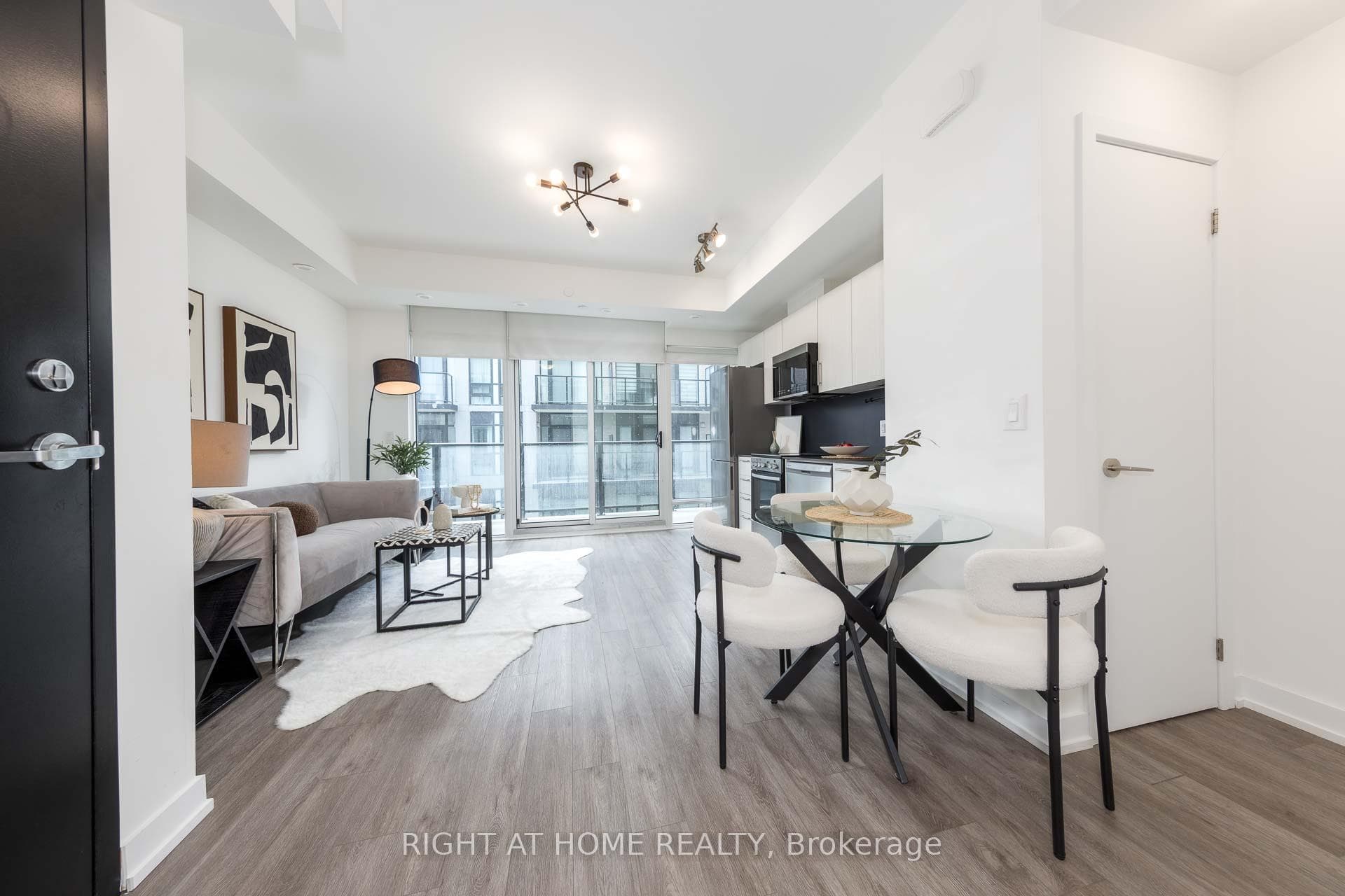 871 Sheppard Avenue Unit 33 - Condo photo 3 of 29 in North York (Bathurst Manor / Clanton Park), Ontario