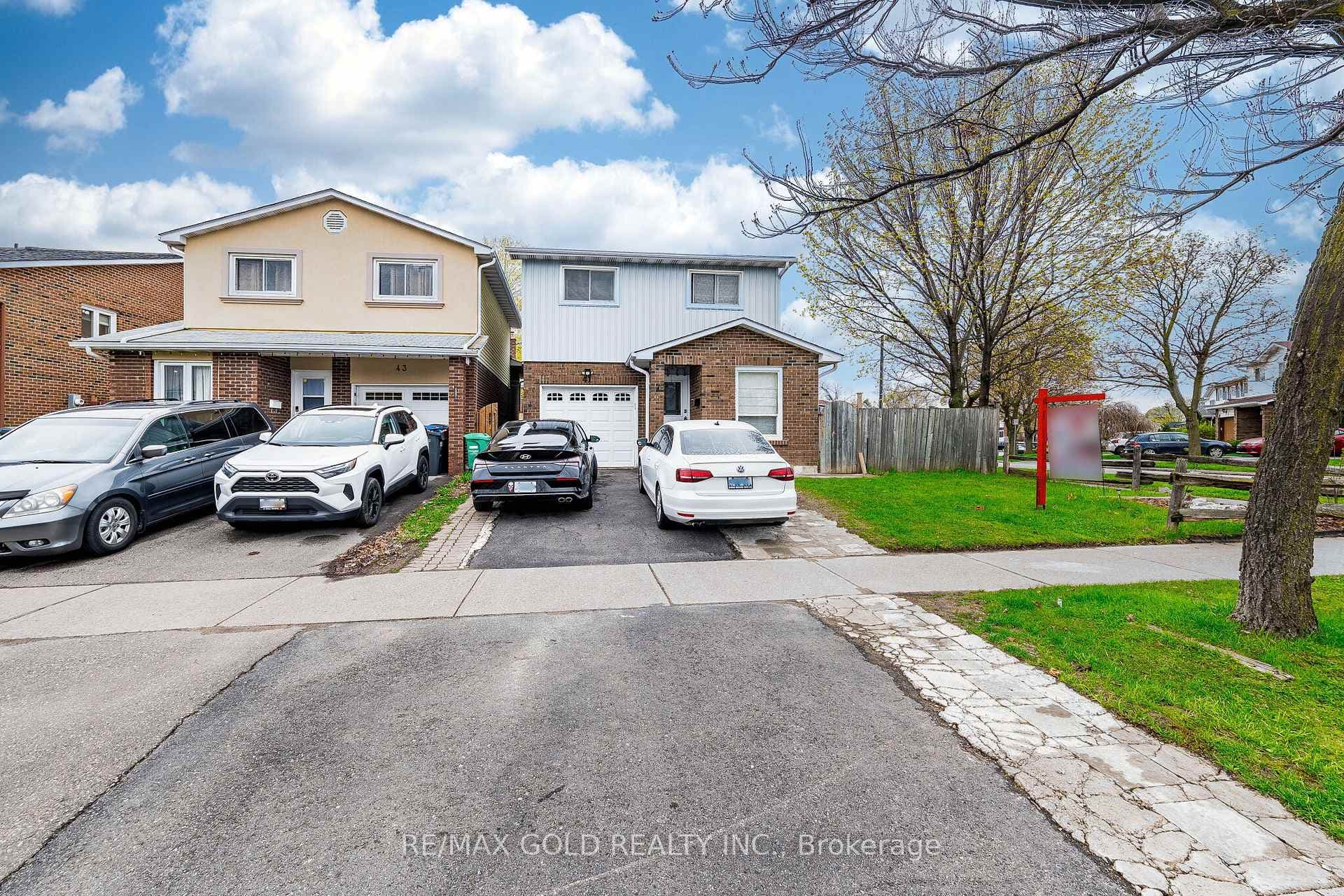 41 Simmons Boulevard - Detached photo 3 of 37 in Brampton, Ontario