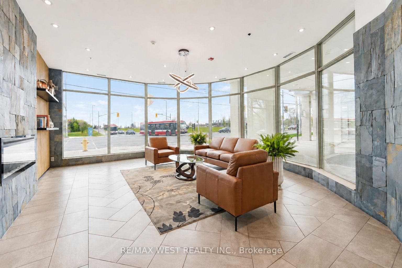 1030 Sheppard Avenue Unit 208 - Condo photo 2 of 12 in North York (Bathurst Manor / Clanton Park), Ontario