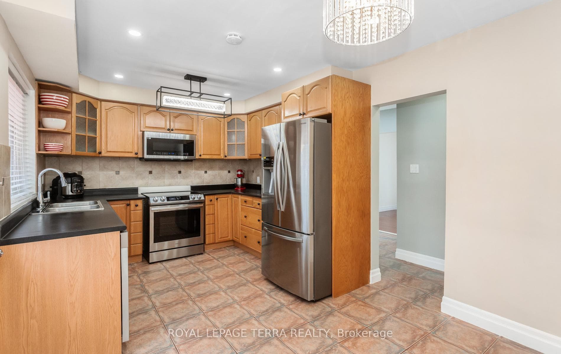 2475 Brookhurst Road - Semi-Detached photo 7 of 44 in Mississauga, Ontario
