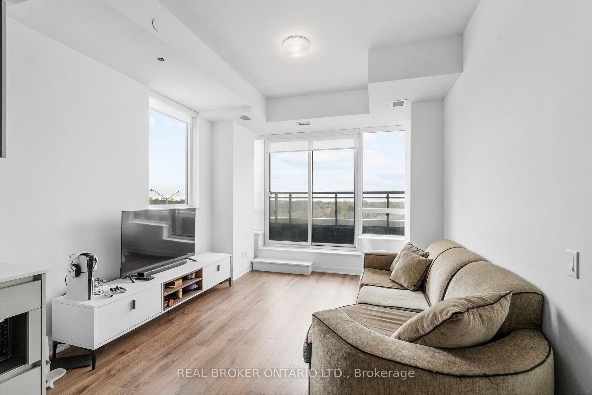 405 Dundast Street Unit 328 - Condo photo 22 of 33 in Oakville, Ontario