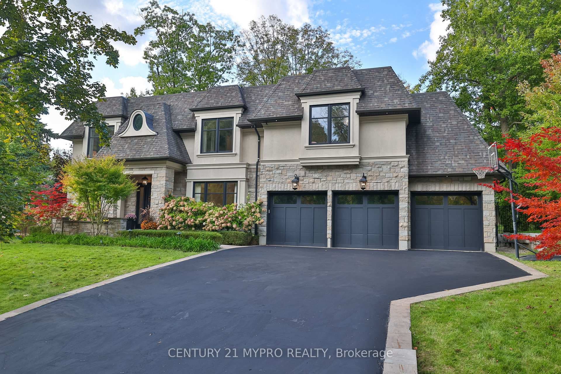 1389 Weaver Avenue - home for sale in Oakville, Ontario