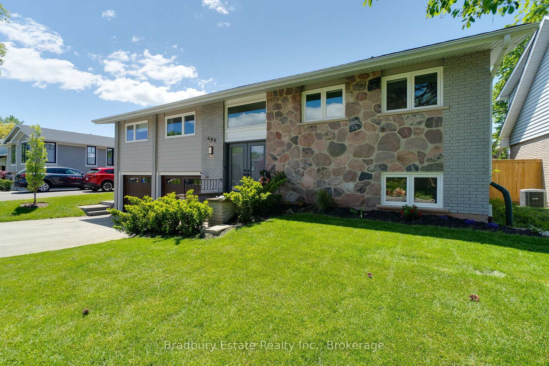 498 Wicklow Road - Detached photo 2 of 39 in Burlington, Ontario
