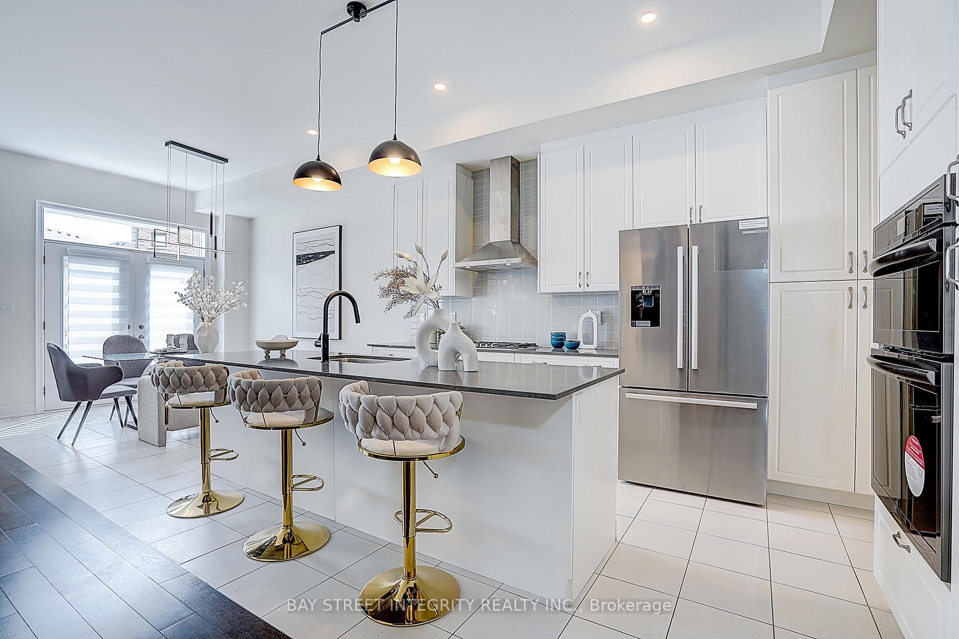 38 Settlers Road - Detached photo 9 of 50 in Oakville, Ontario