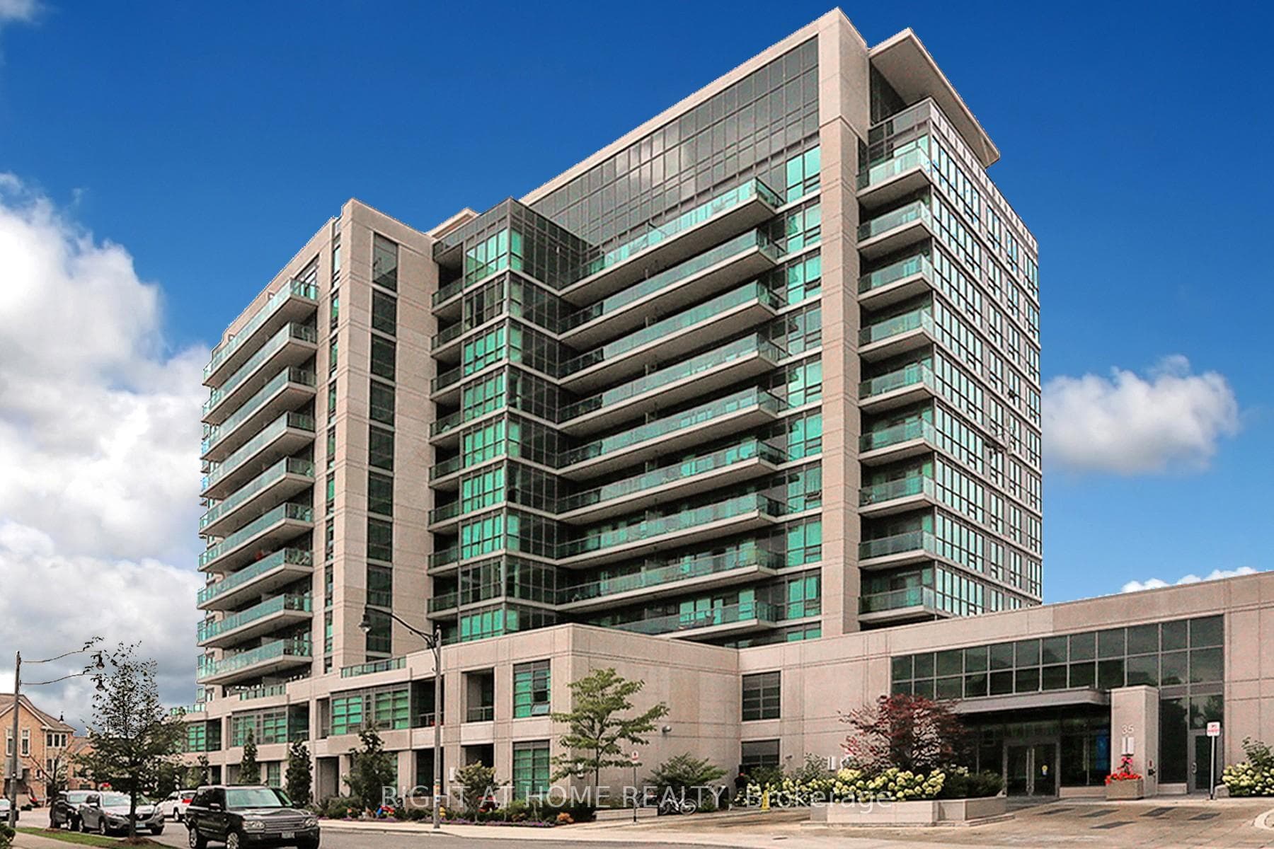 35 Brian Peck Crescent Unit 303 - Condo photo 1 of 22 in Flemingdon Park / Don Mills, Ontario