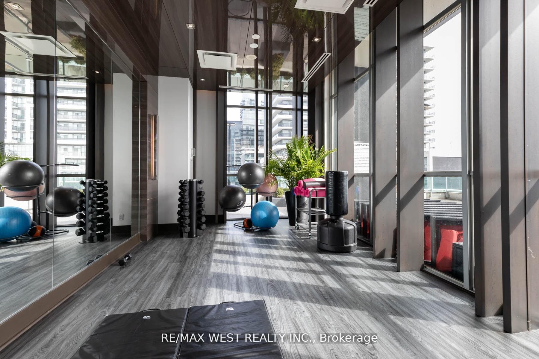 33 Shore Breeze Drive Unit 802 - Condo photo 30 of 38 in Liberty Village / Parkdale / South Parkdale, Ontario